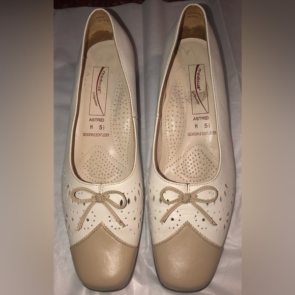 Soft shoe by Medicus “Astrid” Leather Shoes women’s size 5.5 - Picture 1 of 4